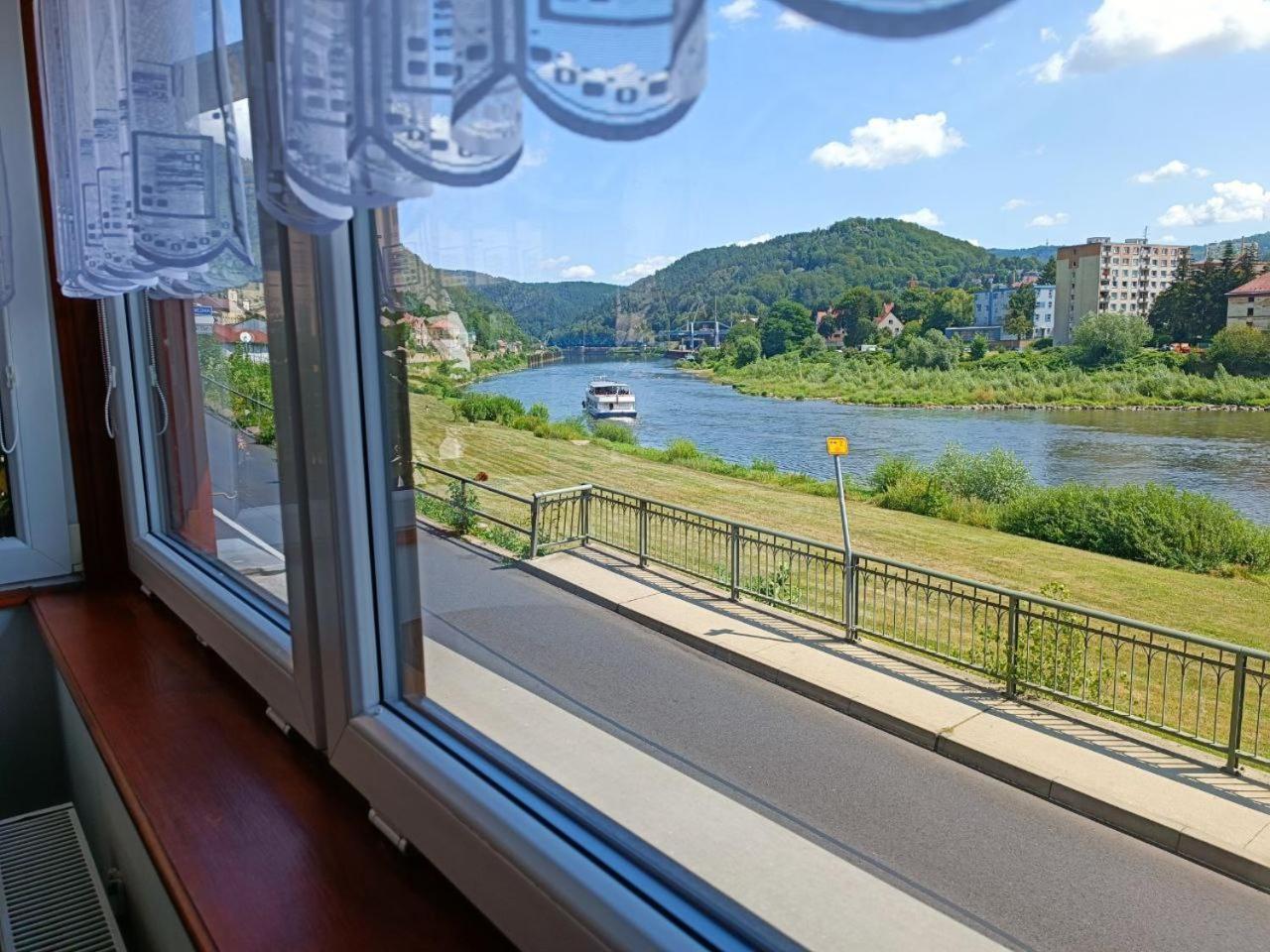 U Bocmana S Vyhledem Na Zamek A Labe Apartment เดชชิน ภายนอก รูปภาพ